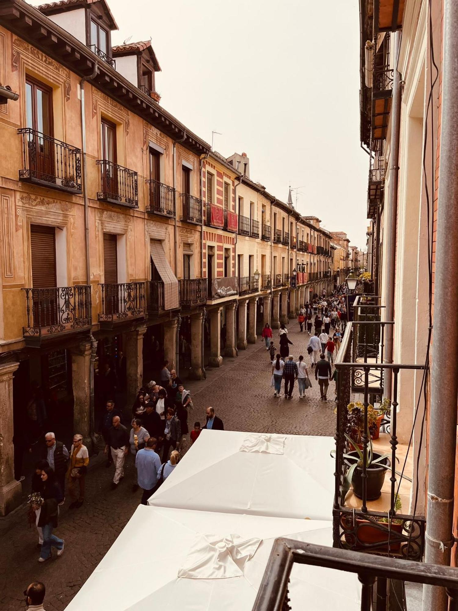 Calle Mayor Alcala de Henares Exterior photo